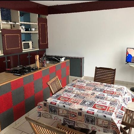 Le Studio De Tom Hirson Εξωτερικό φωτογραφία
